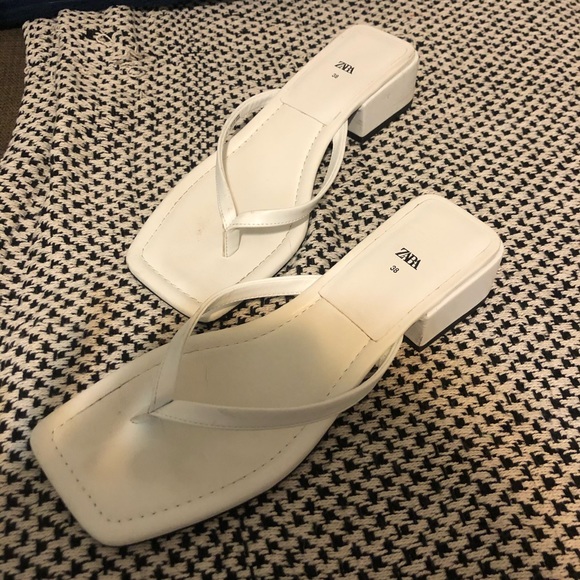 White zara low block heel flip flop sandals 38 7.5